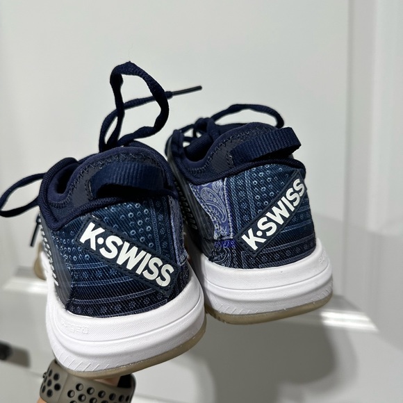 K-Swiss Women tennis shoes - Picture 3 of 8